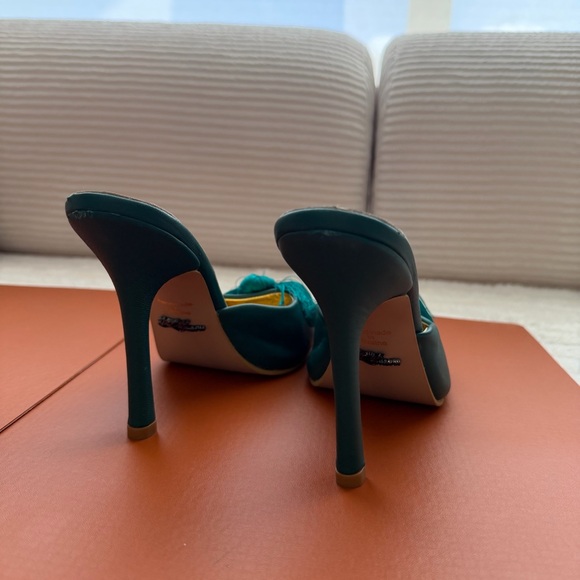 Ukrainian Designer Handmade Green Leather Heels with Tassel Bow Detail - Picture 7 of 8